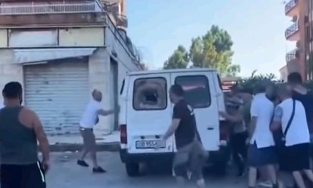 Ιταλία - Νάπολη: Διαδηλωτές πυρπόλησαν φορτηγό λόγω κορονοϊού